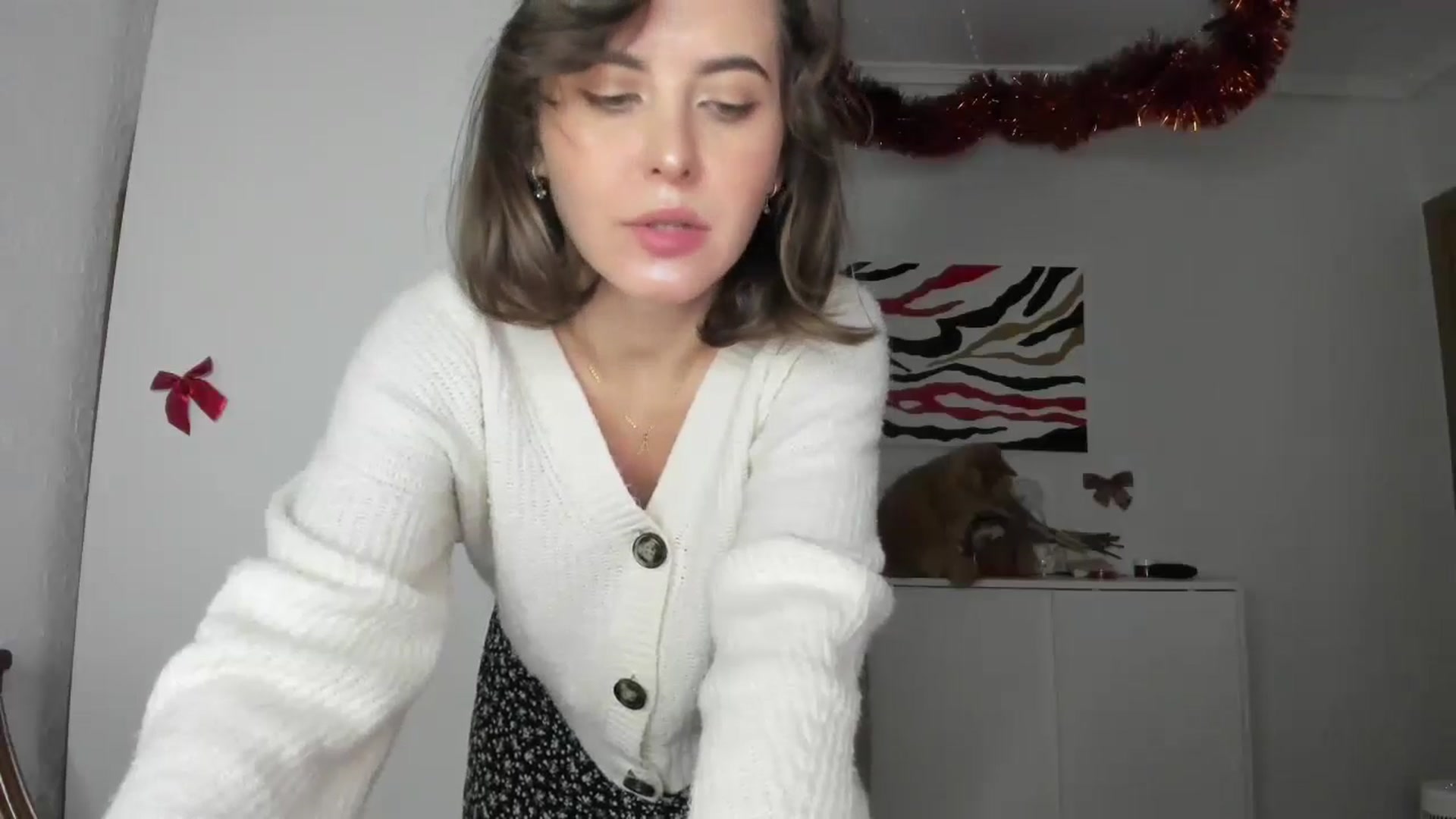 Gallery image thumbnail from AhahaGirl's myfreecams stream on, 01/07/2025, 17:20 image 2 of 20