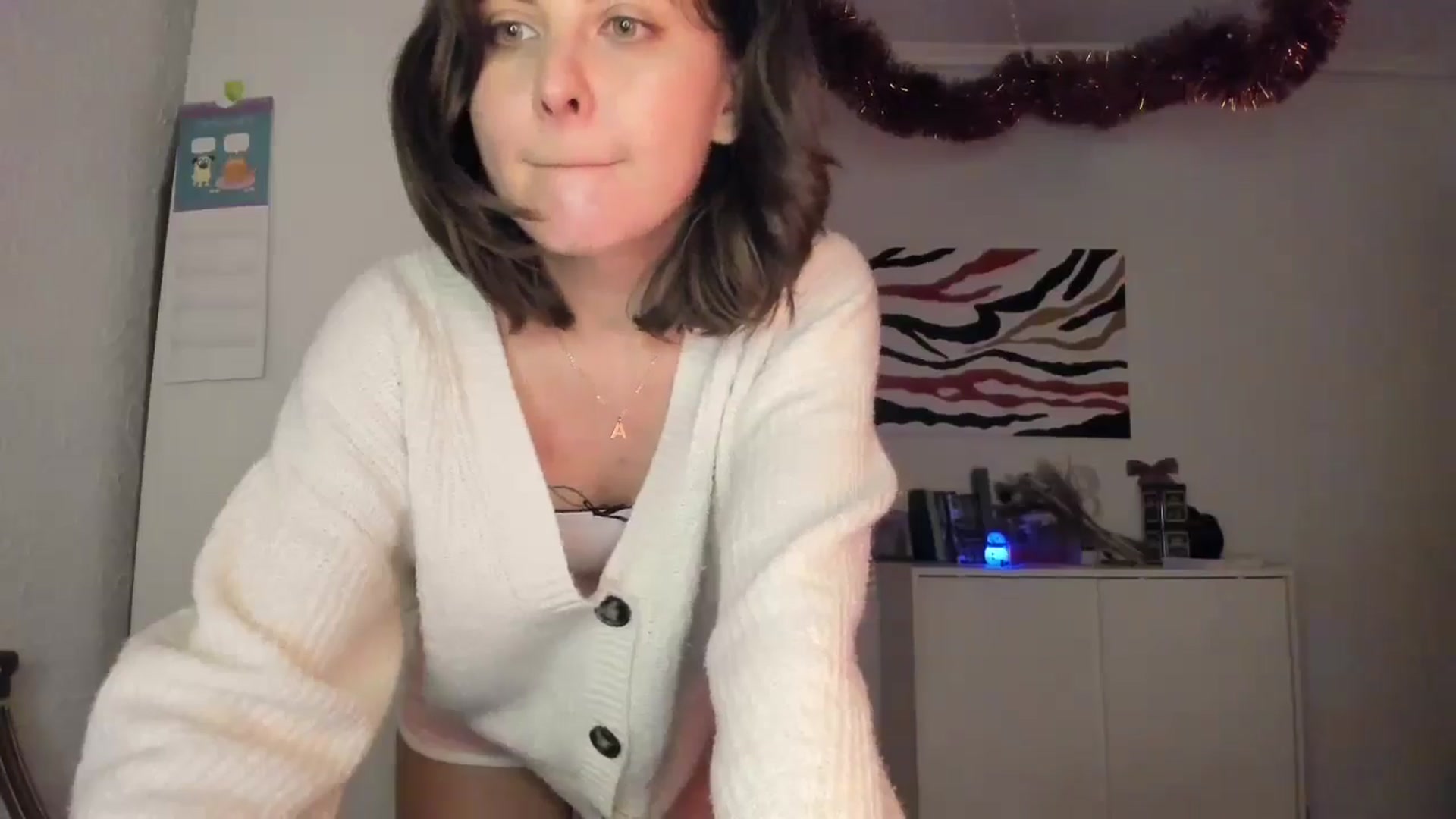 Gallery image thumbnail from AhahaGirl's myfreecams stream on, 01/16/2025, 19:07 image 15 of 20