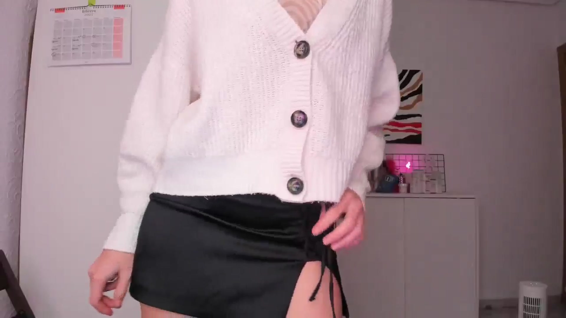 Gallery image thumbnail from AhahaGirl's myfreecams stream on, 02/17/2025, 16:01 image 17 of 20