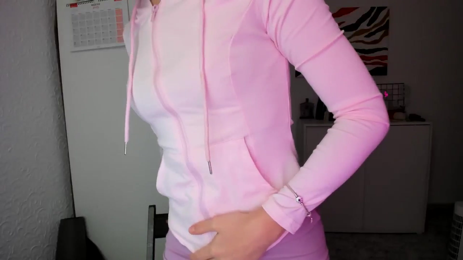 Gallery image thumbnail from AhahaGirl's myfreecams stream on, 03/10/2025, 14:37 image 2 of 20