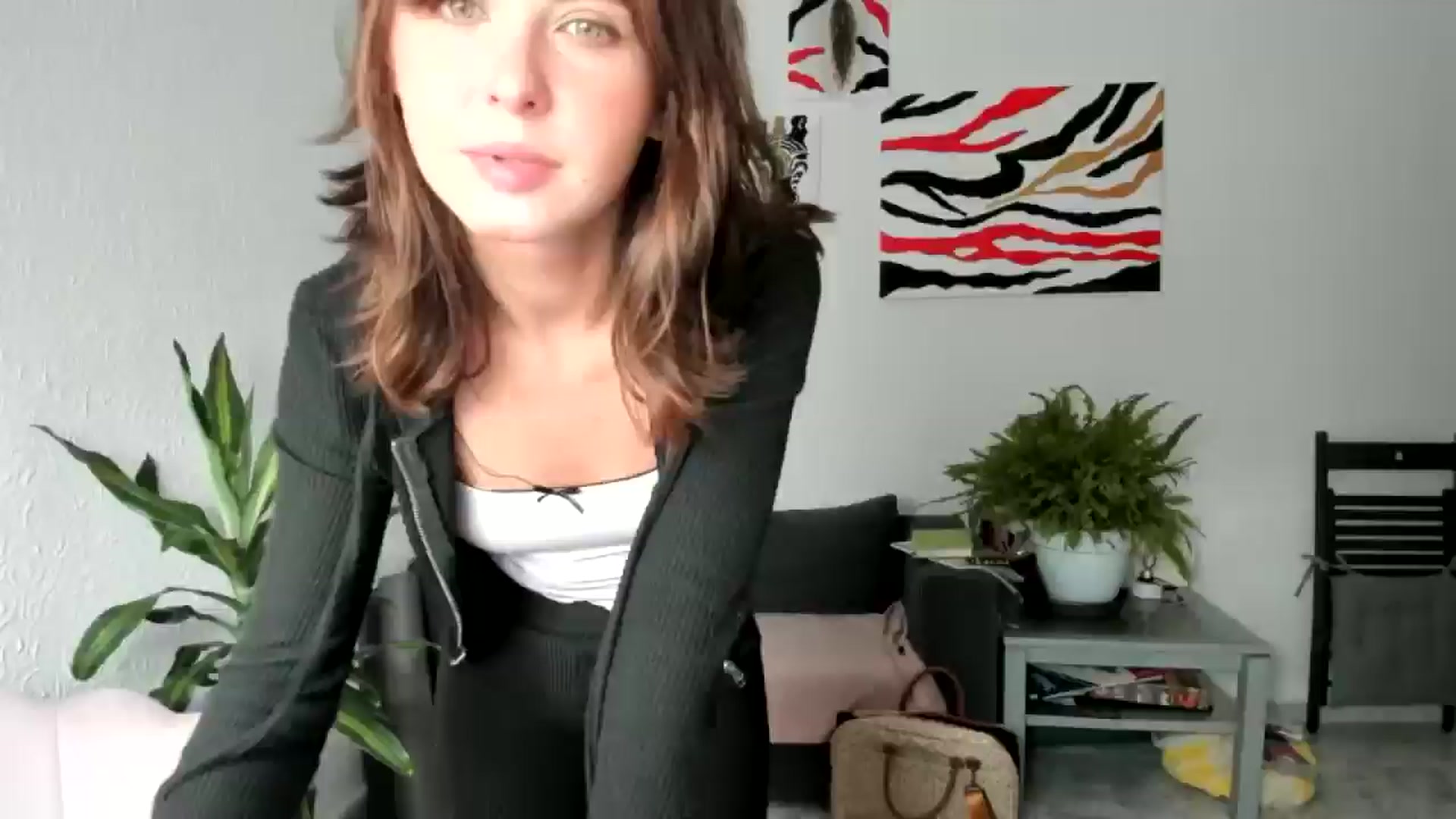Gallery image thumbnail from AhahaGirl's myfreecams stream on, 08/06/2025, 13:06 image 1 of 20