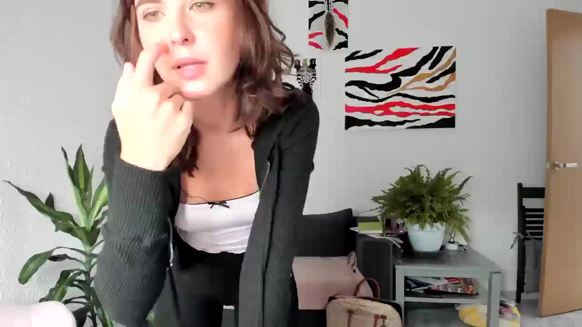 Gallery image thumbnail from AhahaGirl's myfreecams stream on, 08/06/2025, 13:06 image 10 of 20