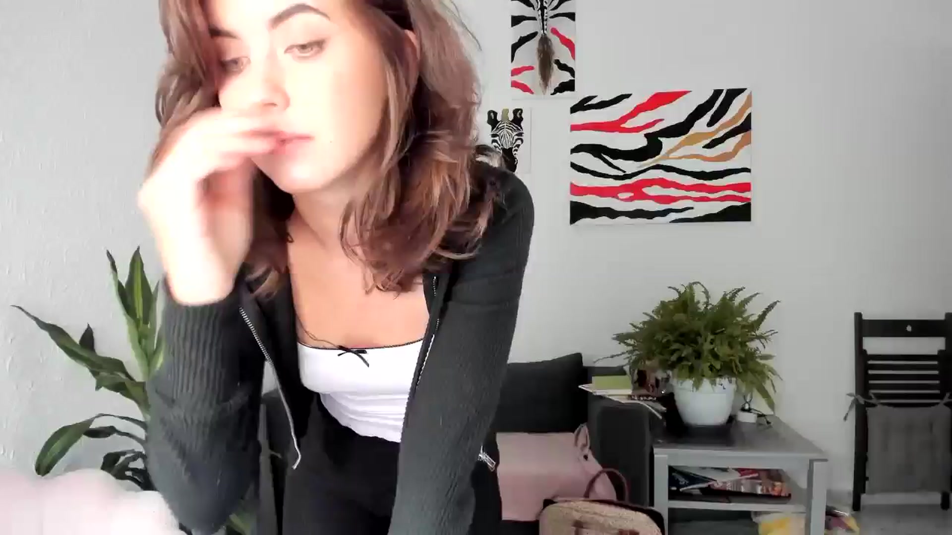Gallery image thumbnail from AhahaGirl's myfreecams stream on, 08/06/2025, 14:17 image 16 of 20