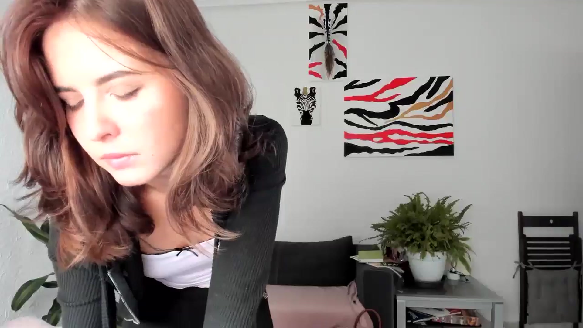Gallery image thumbnail from AhahaGirl's myfreecams stream on, 08/06/2025, 14:17 image 4 of 20