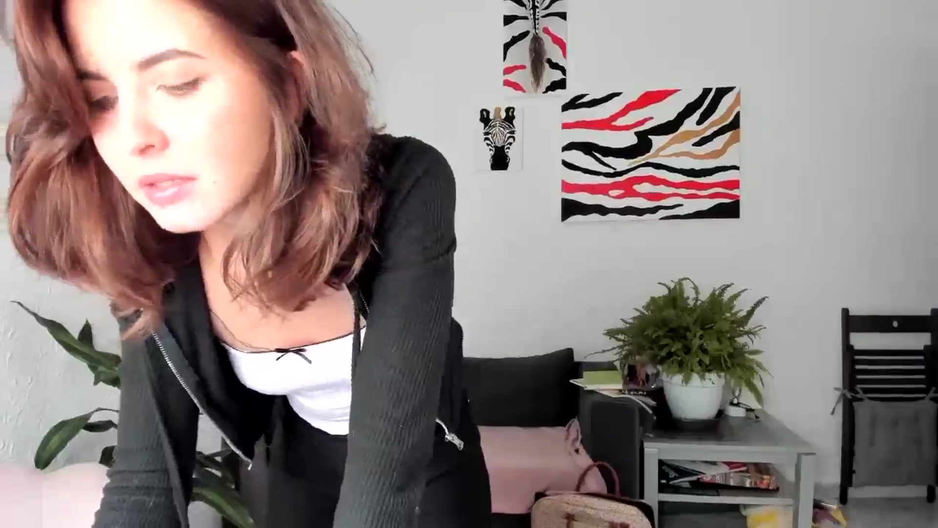 Gallery image thumbnail from AhahaGirl's myfreecams stream on, 08/06/2025, 14:17 image 17 of 20