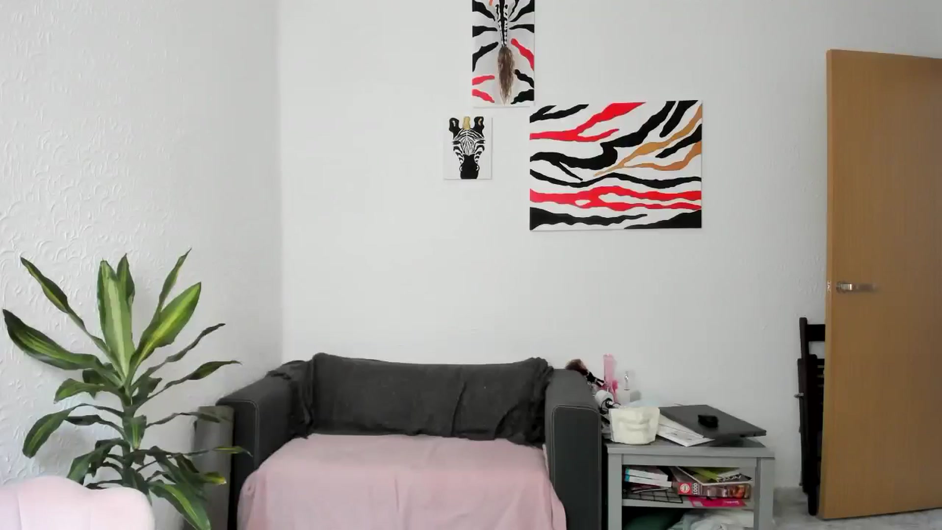 Gallery image thumbnail from AhahaGirl's myfreecams stream on, 08/27/2025, 13:17 image 2 of 20