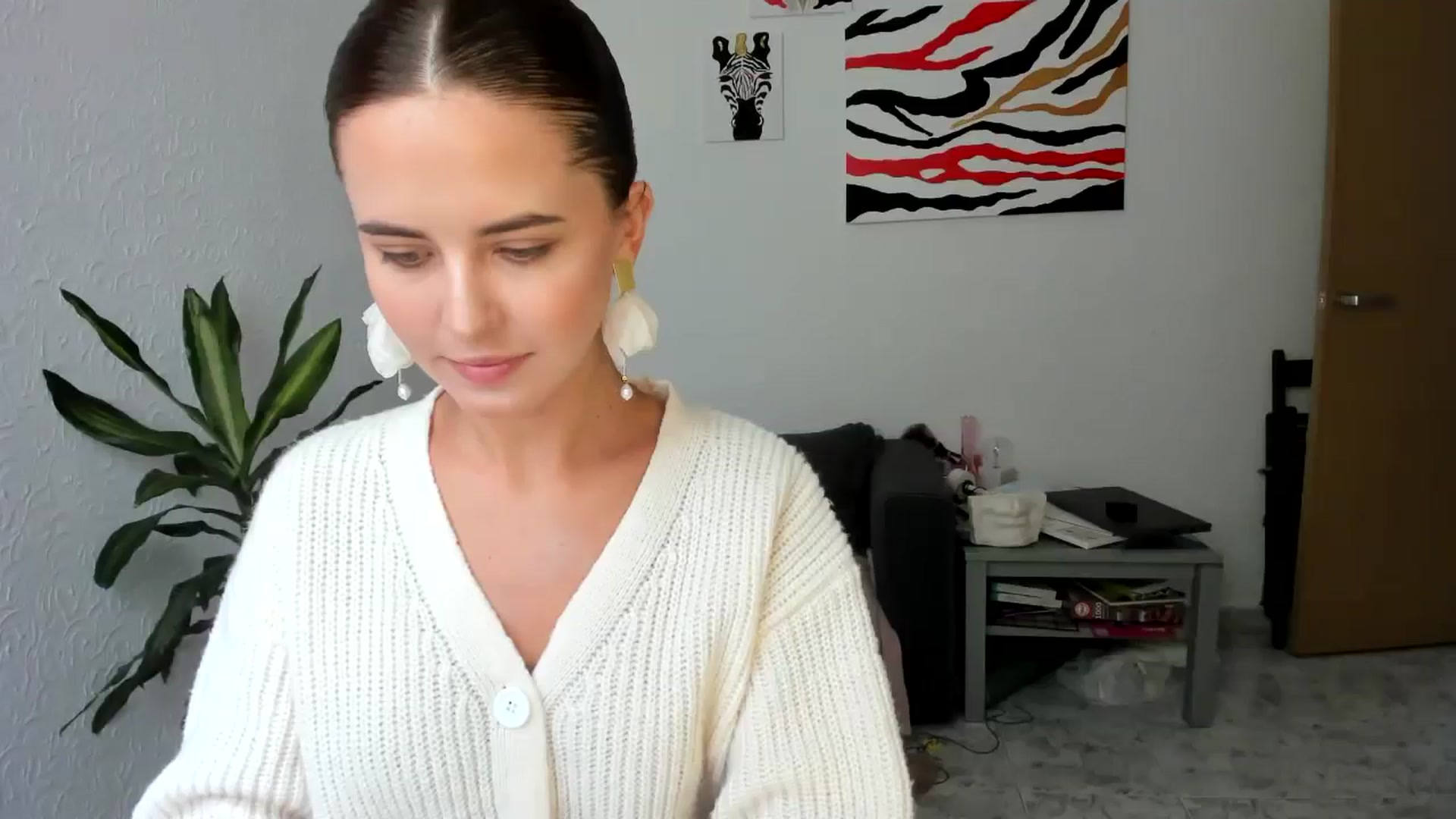 Gallery image thumbnail from AhahaGirl's myfreecams stream on, 08/27/2025, 13:38 image 4 of 20