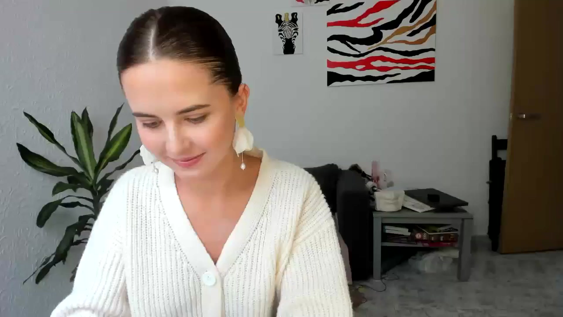 Gallery image thumbnail from AhahaGirl's myfreecams stream on, 08/27/2025, 13:38 image 1 of 20