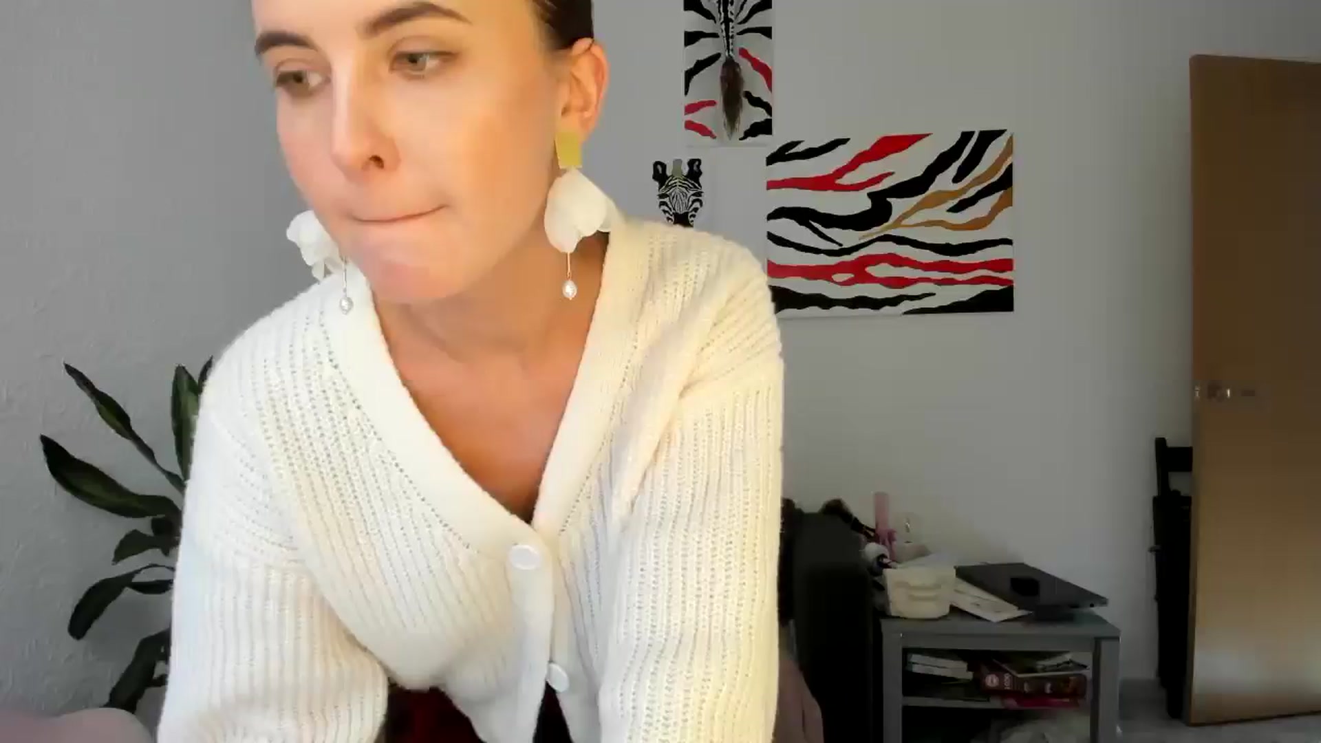 Gallery image thumbnail from AhahaGirl's myfreecams stream on, 08/27/2025, 16:06 image 2 of 20