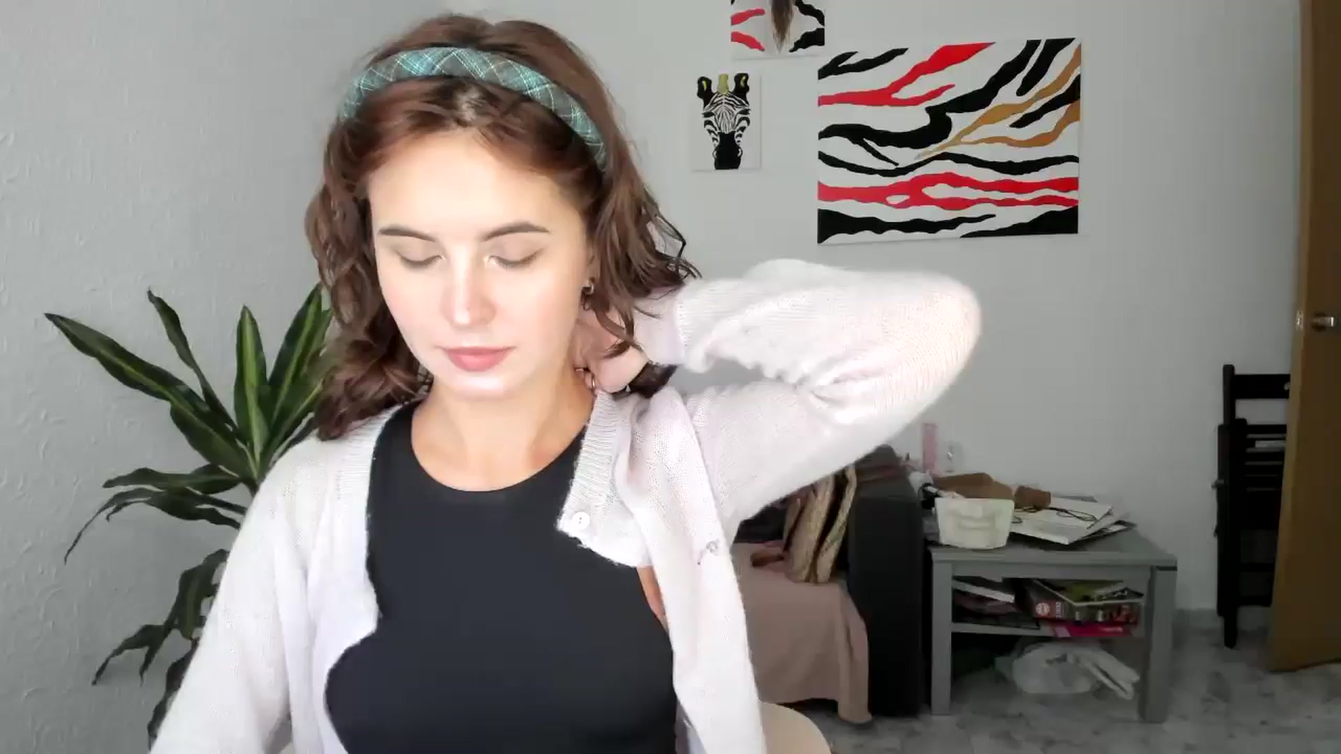 Gallery image thumbnail from AhahaGirl's myfreecams stream on, 09/09/2025, 16:53 image 9 of 20