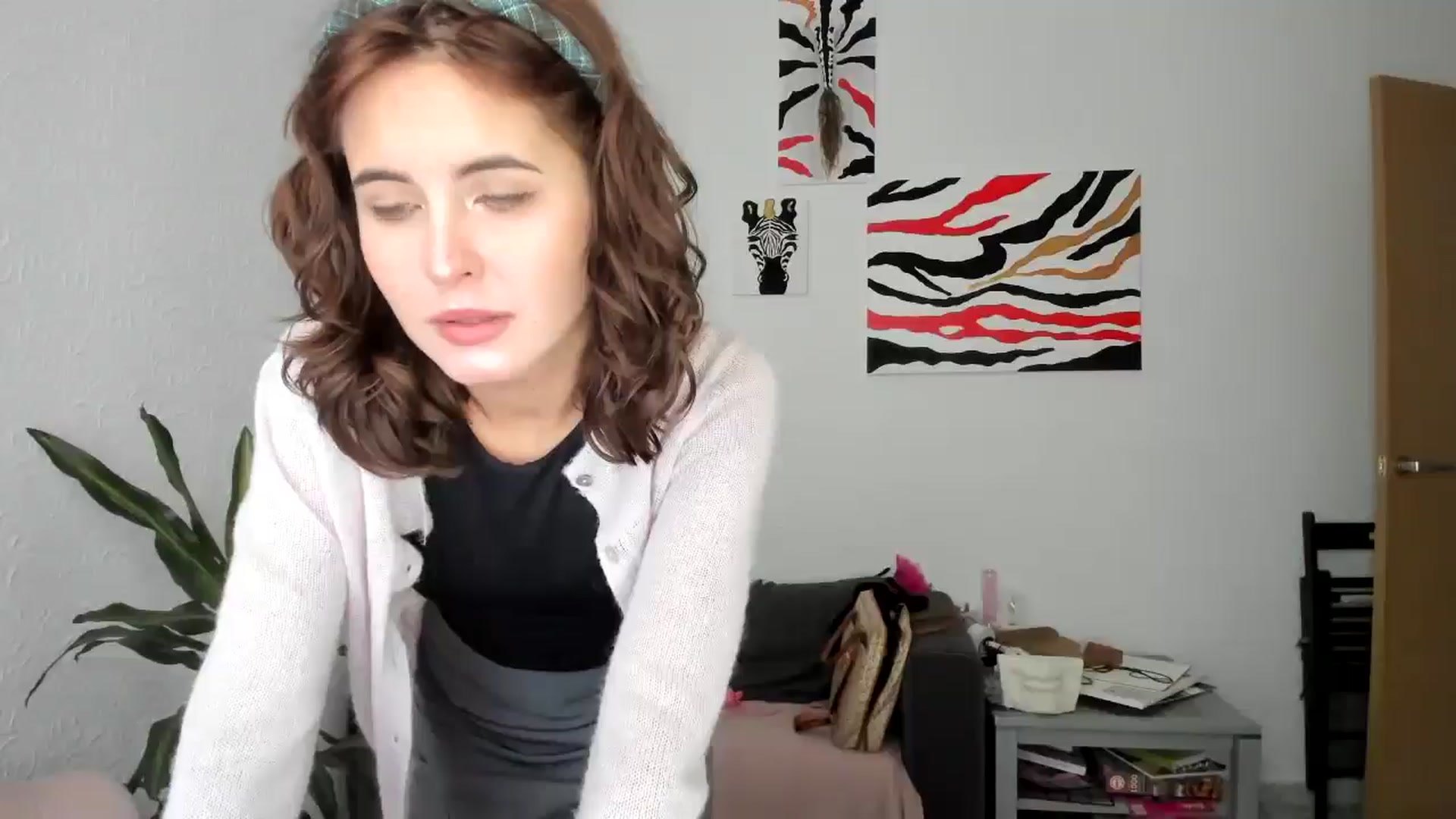 Gallery image thumbnail from AhahaGirl's myfreecams stream on, 09/09/2025, 16:53 image 12 of 20