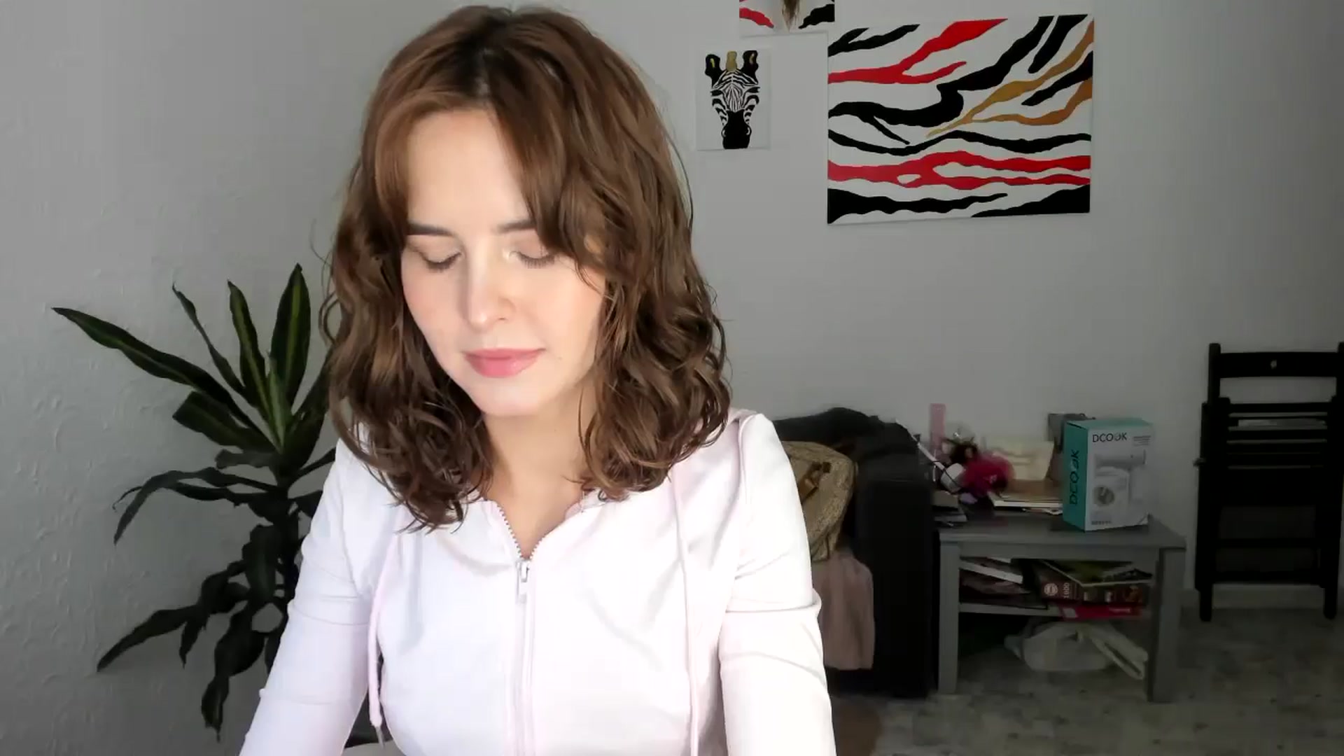 Gallery image thumbnail from AhahaGirl's myfreecams stream on, 09/16/2025, 16:57 image 4 of 20