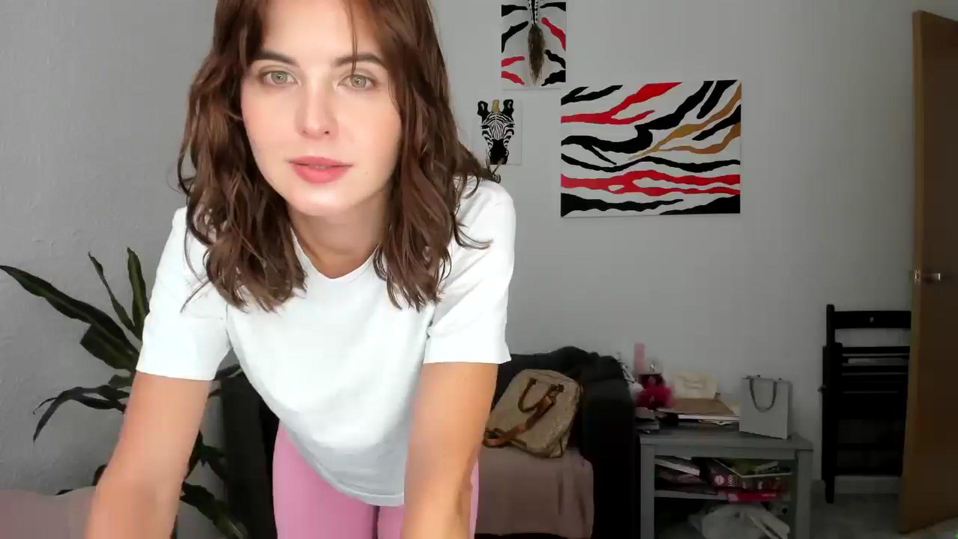 Gallery image thumbnail from AhahaGirl's myfreecams stream on, 09/17/2025, 15:11 image 3 of 20