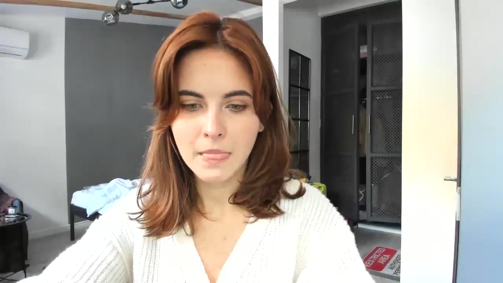 Gallery image thumbnail from AhahaGirl's myfreecams stream on, 10/23/2025, 12:37 image 7 of 20