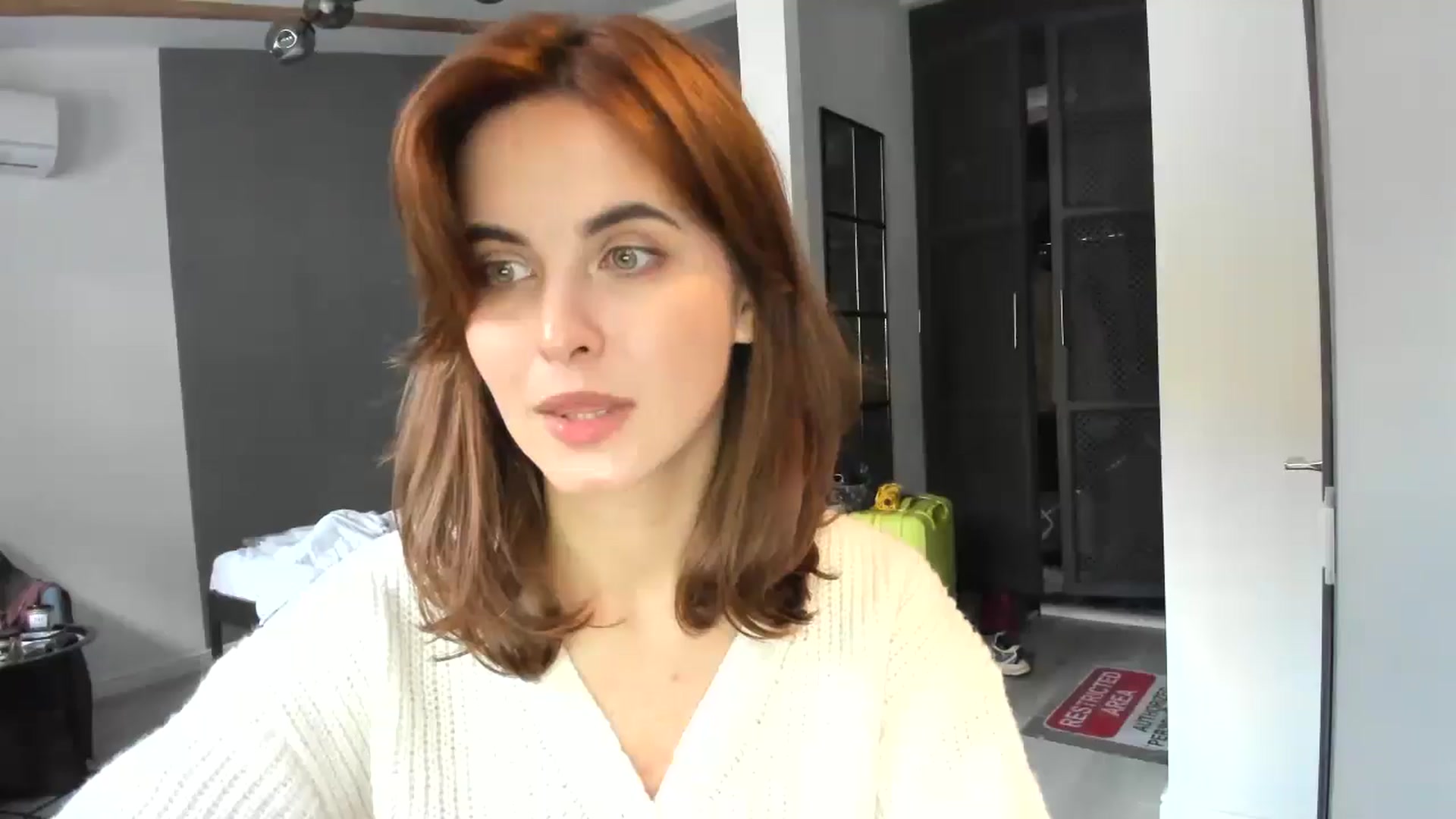 Gallery image thumbnail from AhahaGirl's myfreecams stream on, 10/23/2025, 14:02 image 18 of 20
