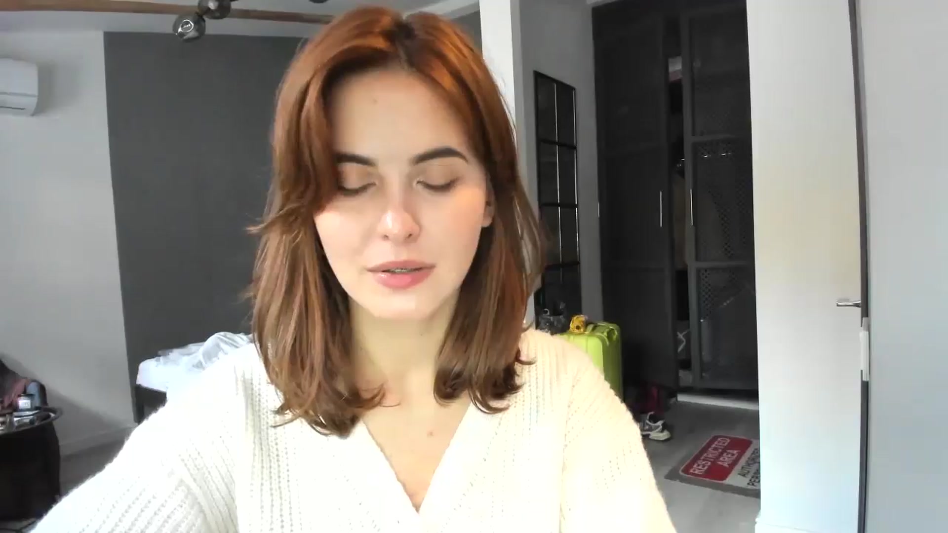 Gallery image thumbnail from AhahaGirl's myfreecams stream on, 10/23/2025, 14:02 image 17 of 20