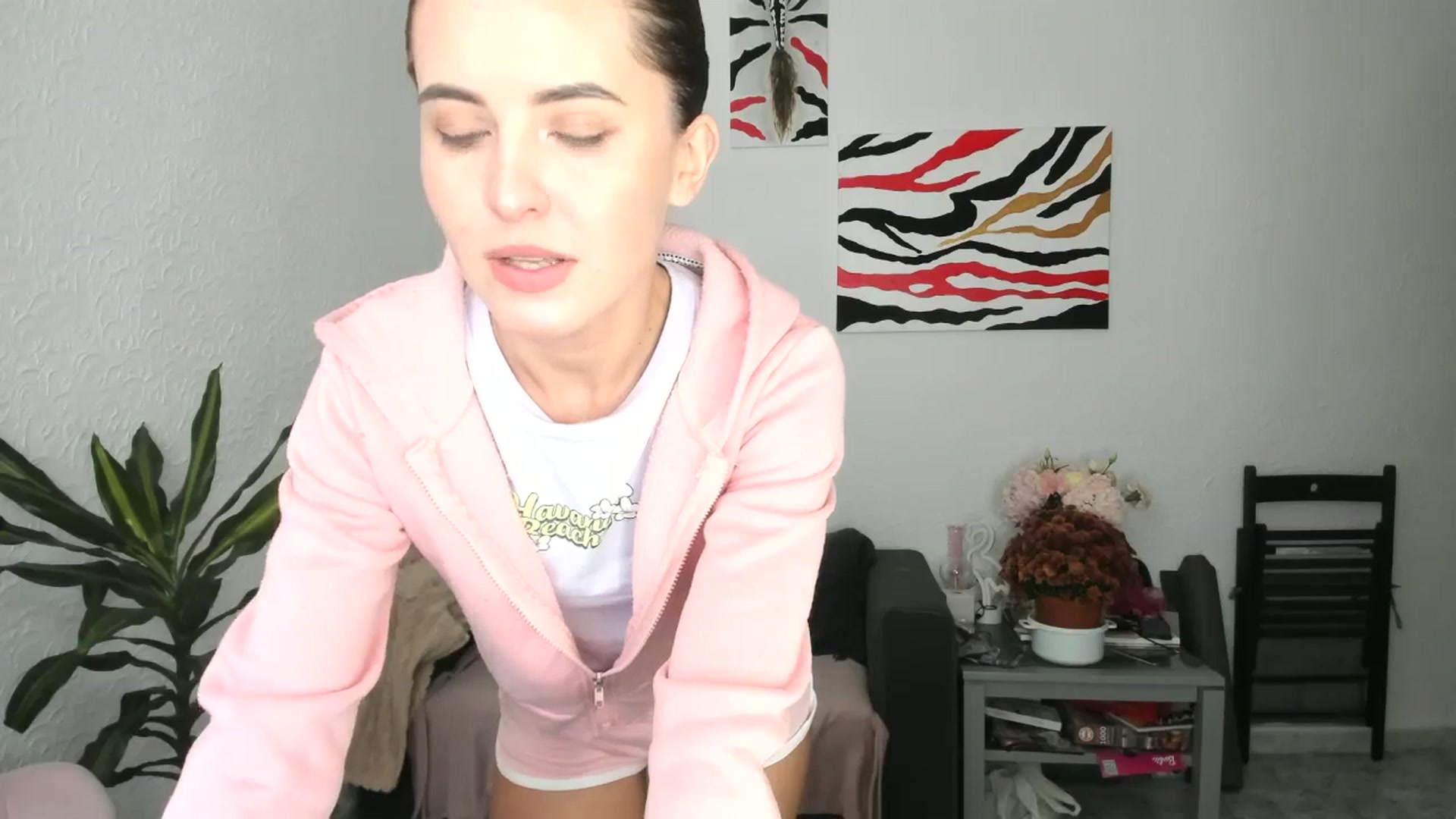 Gallery image thumbnail from AhahaGirl's myfreecams stream on, 11/01/2025, 12:57 image 14 of 20