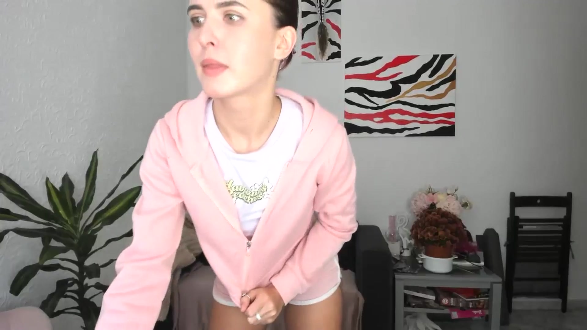 Gallery image thumbnail from AhahaGirl's myfreecams stream on, 11/01/2025, 14:28 image 15 of 20