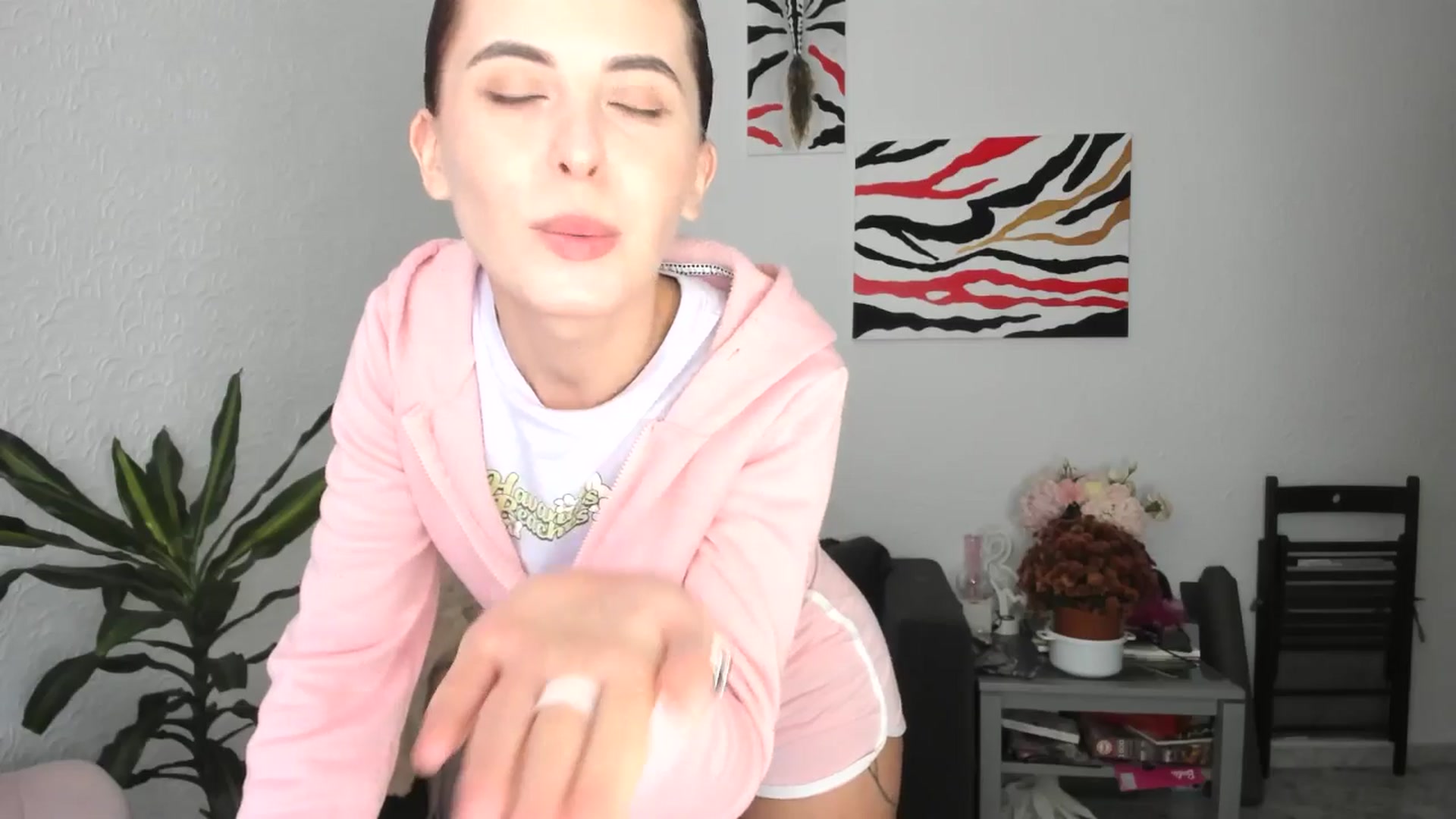 Gallery image thumbnail from AhahaGirl's myfreecams stream on, 11/01/2025, 14:28 image 14 of 20