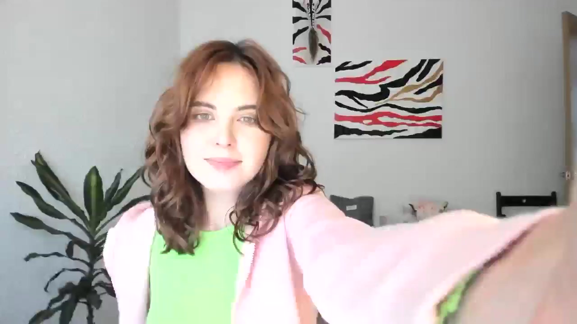 Gallery image thumbnail from AhahaGirl's myfreecams stream on, 11/04/2025, 15:09 image 1 of 20