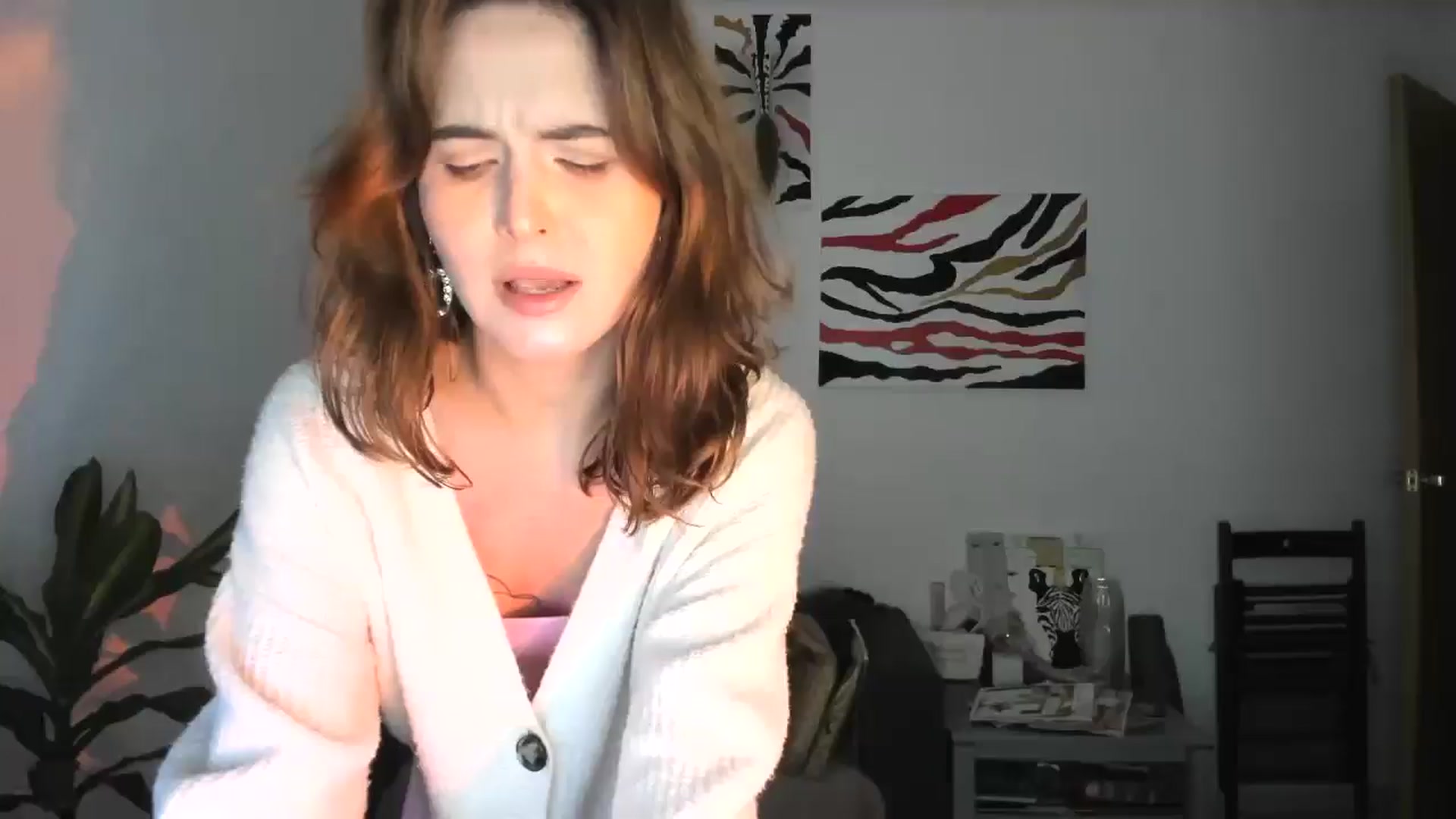 Gallery image thumbnail from AhahaGirl's myfreecams stream on, 12/03/2025, 21:31 image 1 of 20