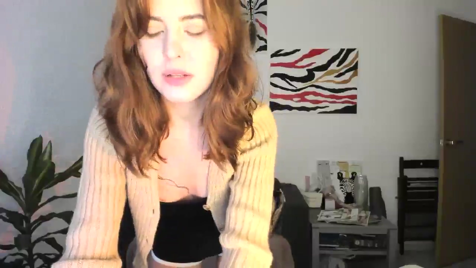 Gallery image thumbnail from AhahaGirl's myfreecams stream on, 12/05/2025, 15:51 image 4 of 20