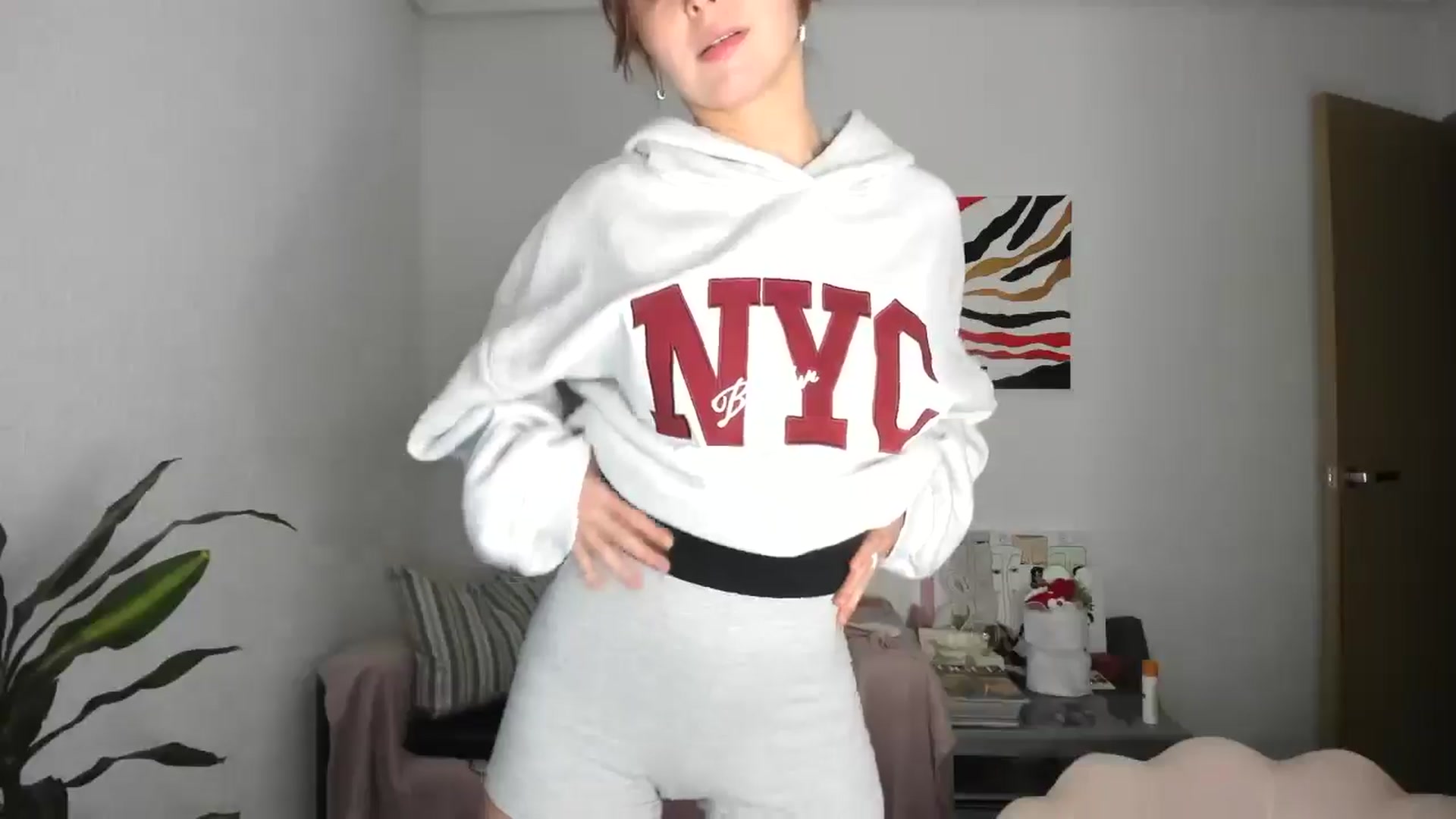 Gallery image thumbnail from AhahaGirl's myfreecams stream on, 01/13/2026, 17:04 image 18 of 20