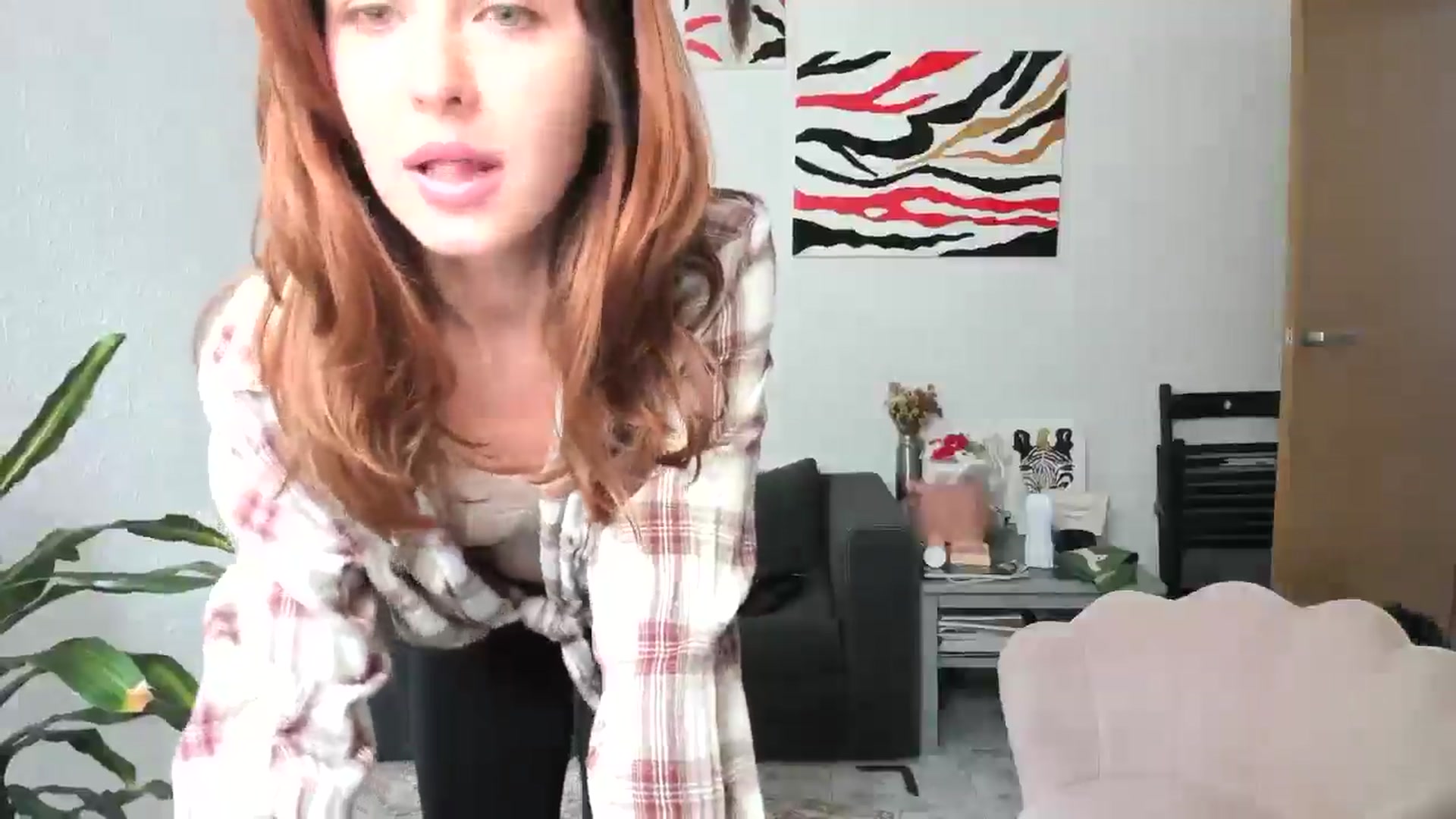 Gallery image thumbnail from AhahaGirl's myfreecams stream on, 04/18/2026, 13:31 image 5 of 20