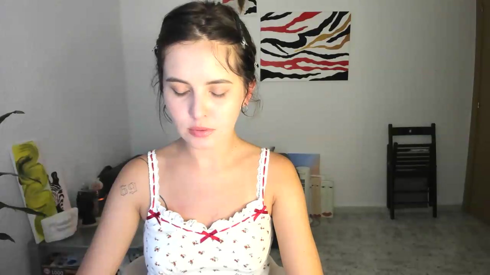 Gallery image thumbnail from AhahaGirl's myfreecams stream on, 08/04/2026, 18:17 image 14 of 20