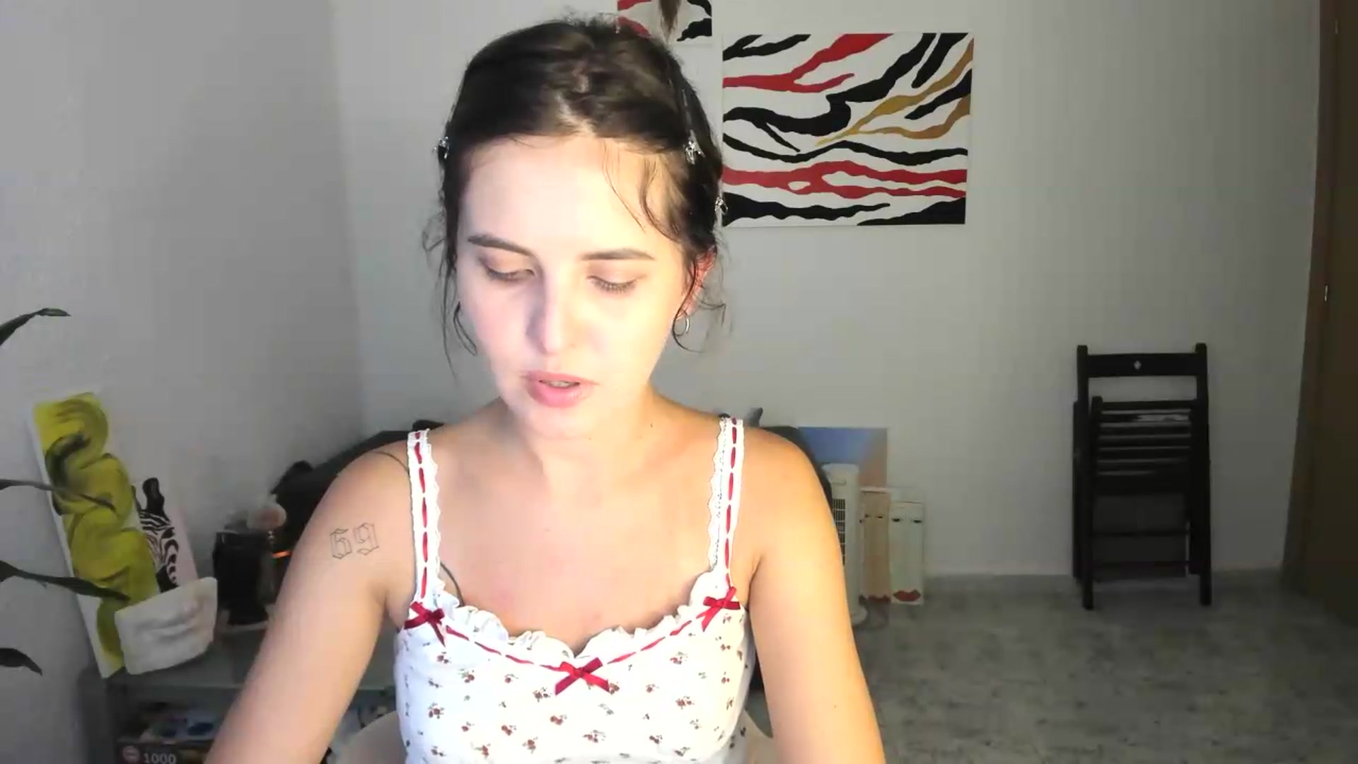 Gallery image thumbnail from AhahaGirl's myfreecams stream on, 08/04/2026, 18:17 image 16 of 20