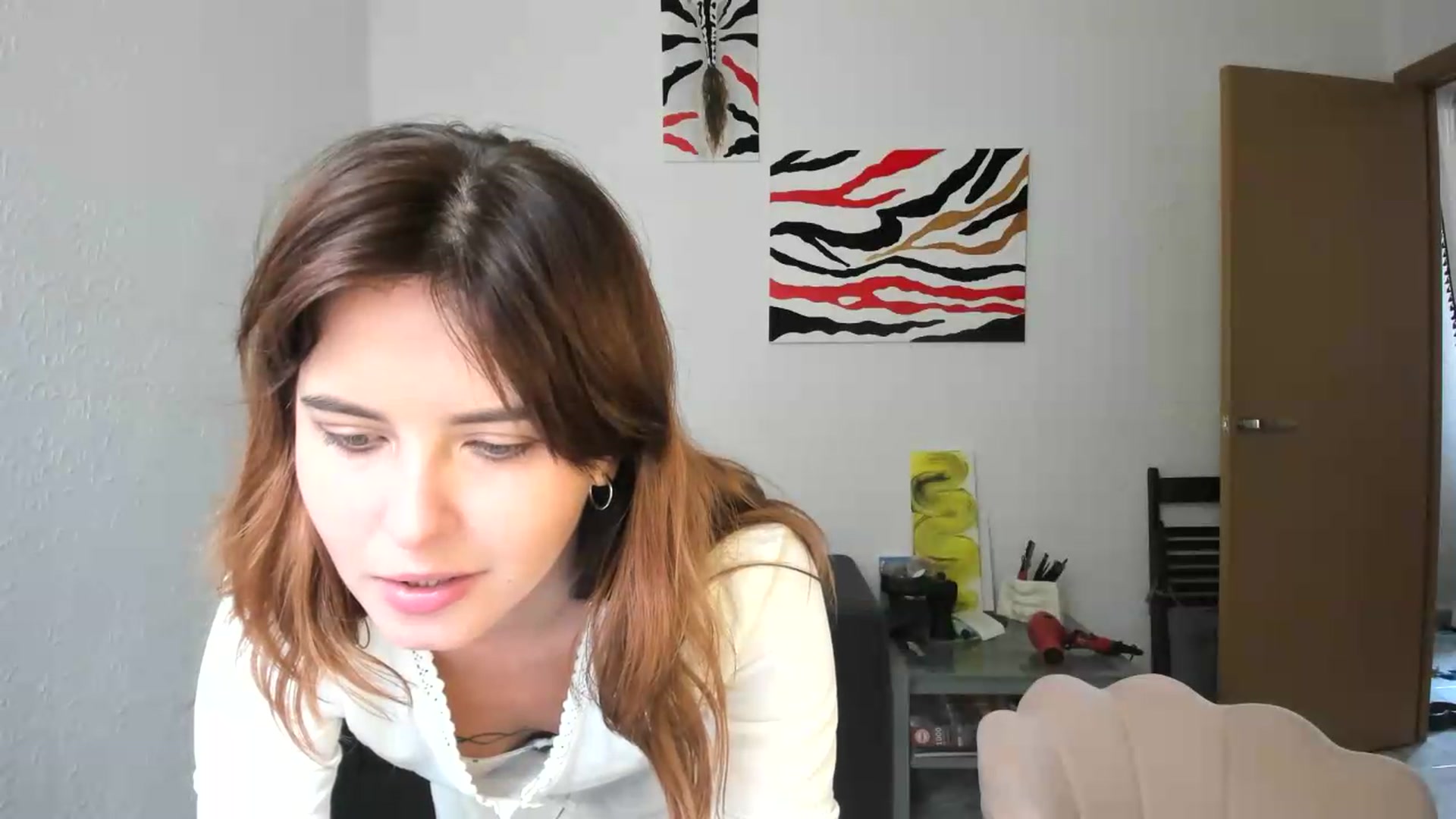Gallery image thumbnail from AhahaGirl's myfreecams stream on, 08/19/2026, 14:36 image 5 of 20