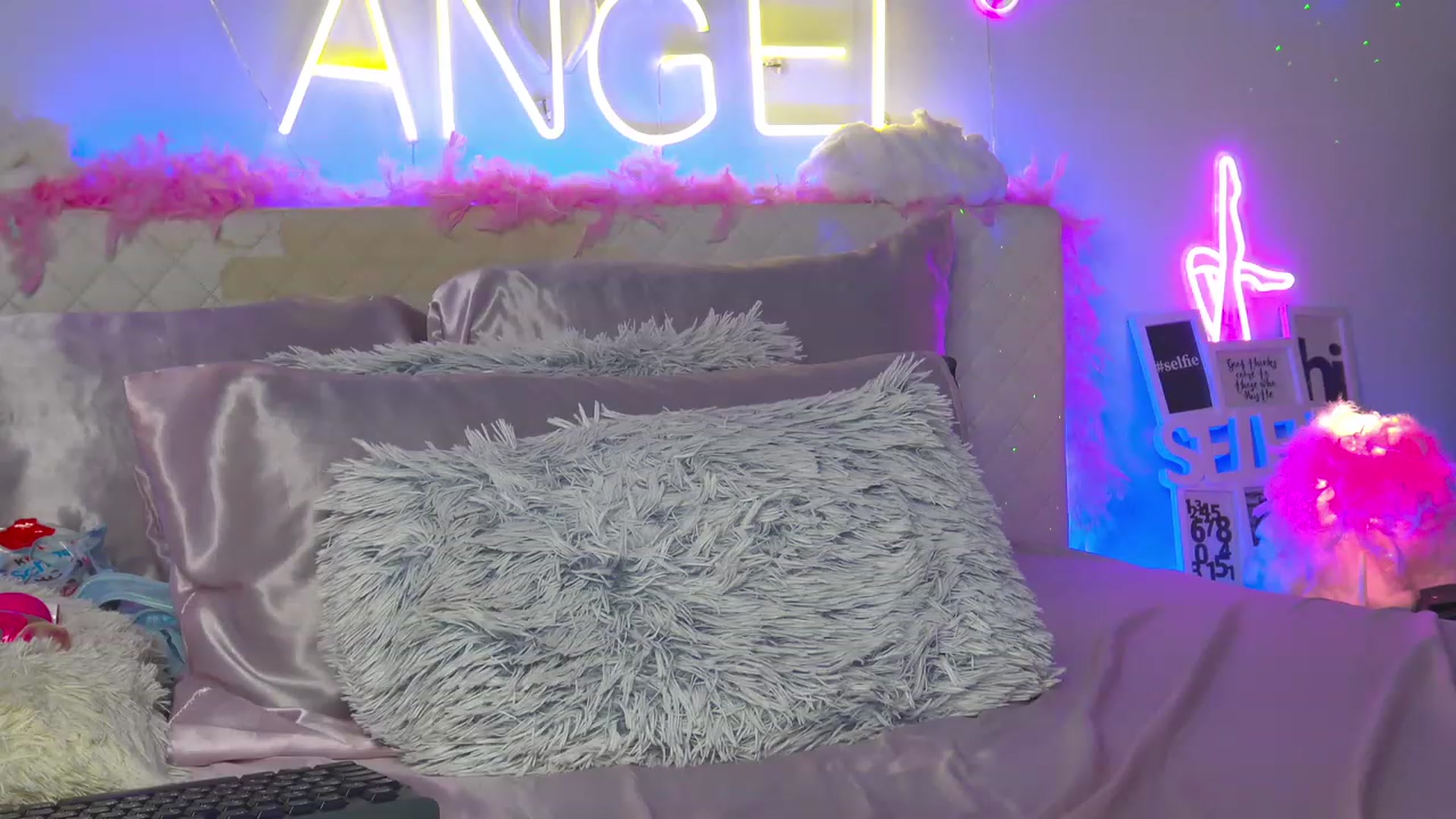 Gallery image thumbnail from Ahri_Angel's myfreecams stream on, 11/23/2022, 20:02 image 20 of 20