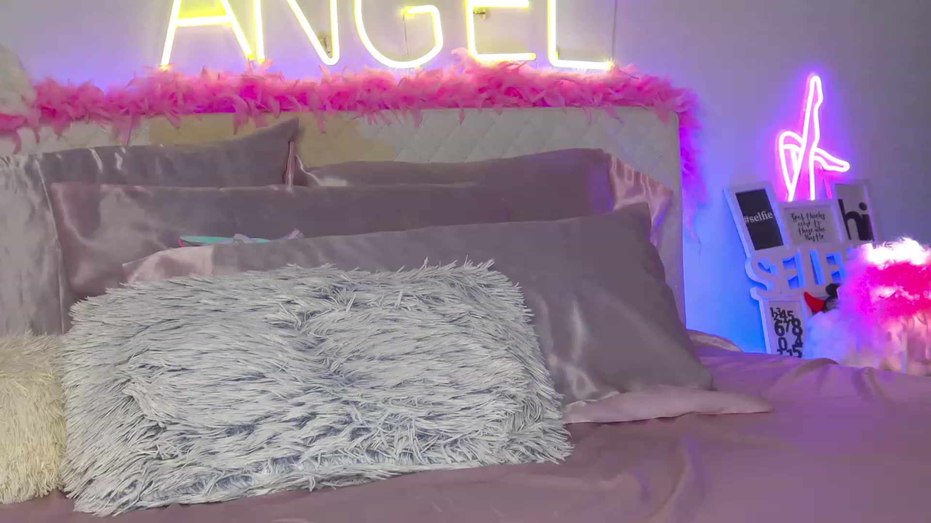 Gallery image thumbnail from Ahri_Angel's myfreecams stream on, 02/17/2023, 18:45 image 18 of 20