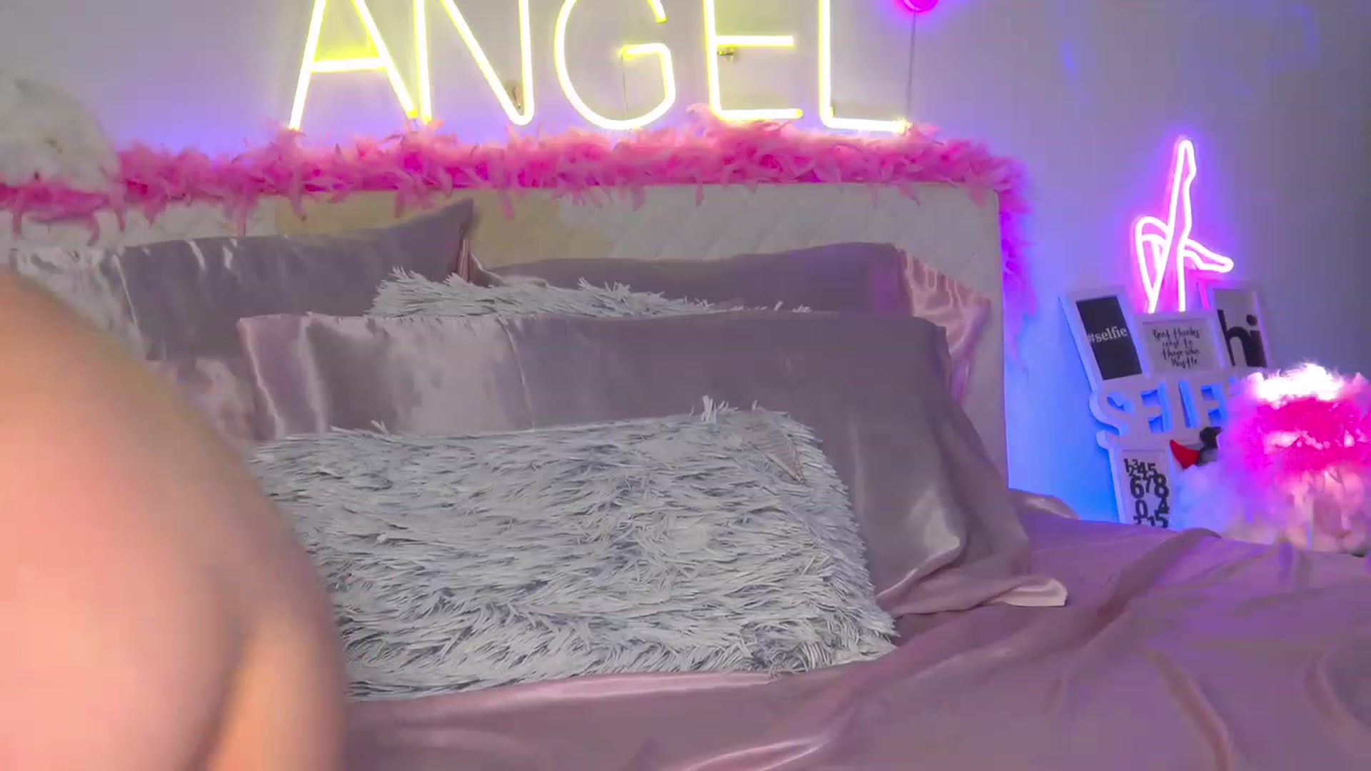 Gallery image thumbnail from Ahri_Angel's myfreecams stream on, 02/20/2023, 20:57 image 3 of 20