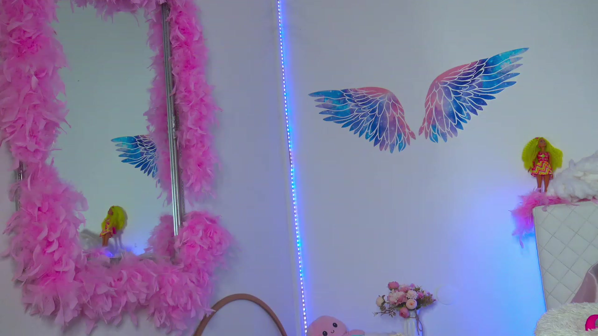 Gallery image thumbnail from Ahri_Angel's myfreecams stream on, 03/12/2023, 20:12 image 14 of 20