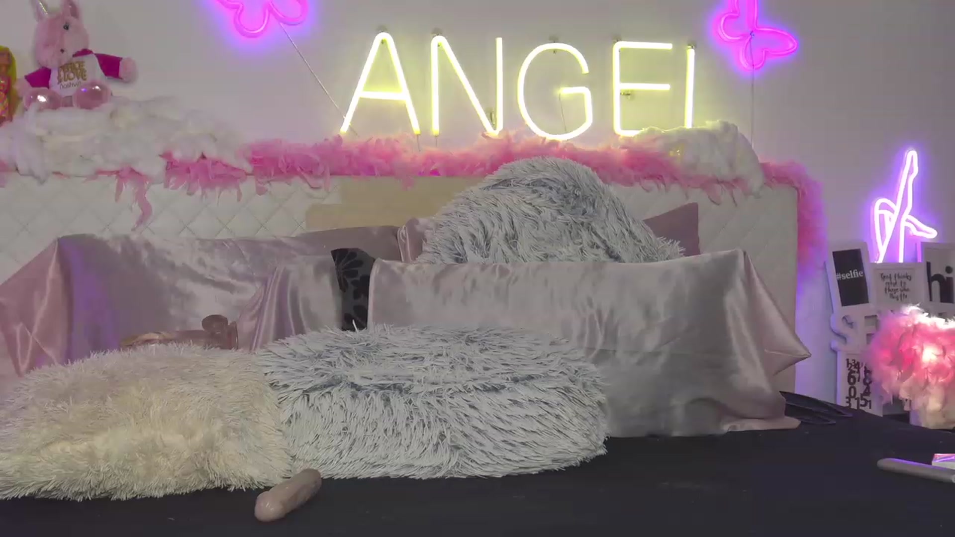 Gallery image thumbnail from Ahri_Angel's myfreecams stream on, 06/30/2023, 19:53 image 9 of 20