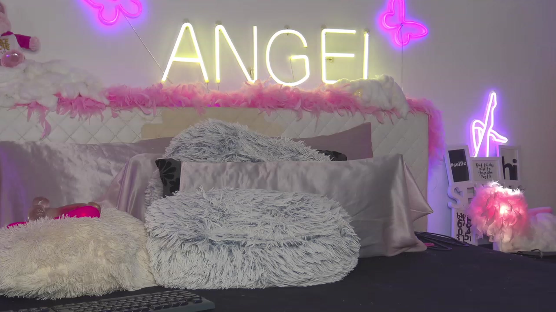 Gallery image thumbnail from Ahri_Angel's myfreecams stream on, 07/01/2023, 18:55 image 14 of 20