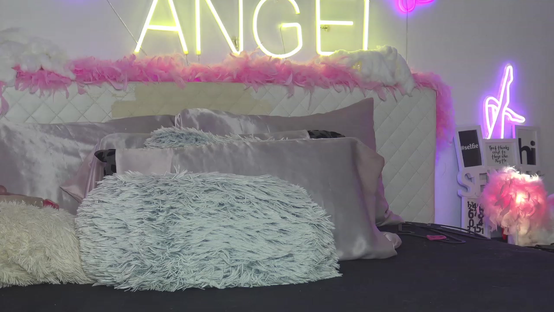 Gallery image thumbnail from Ahri_Angel's myfreecams stream on, 07/03/2023, 19:46 image 8 of 20