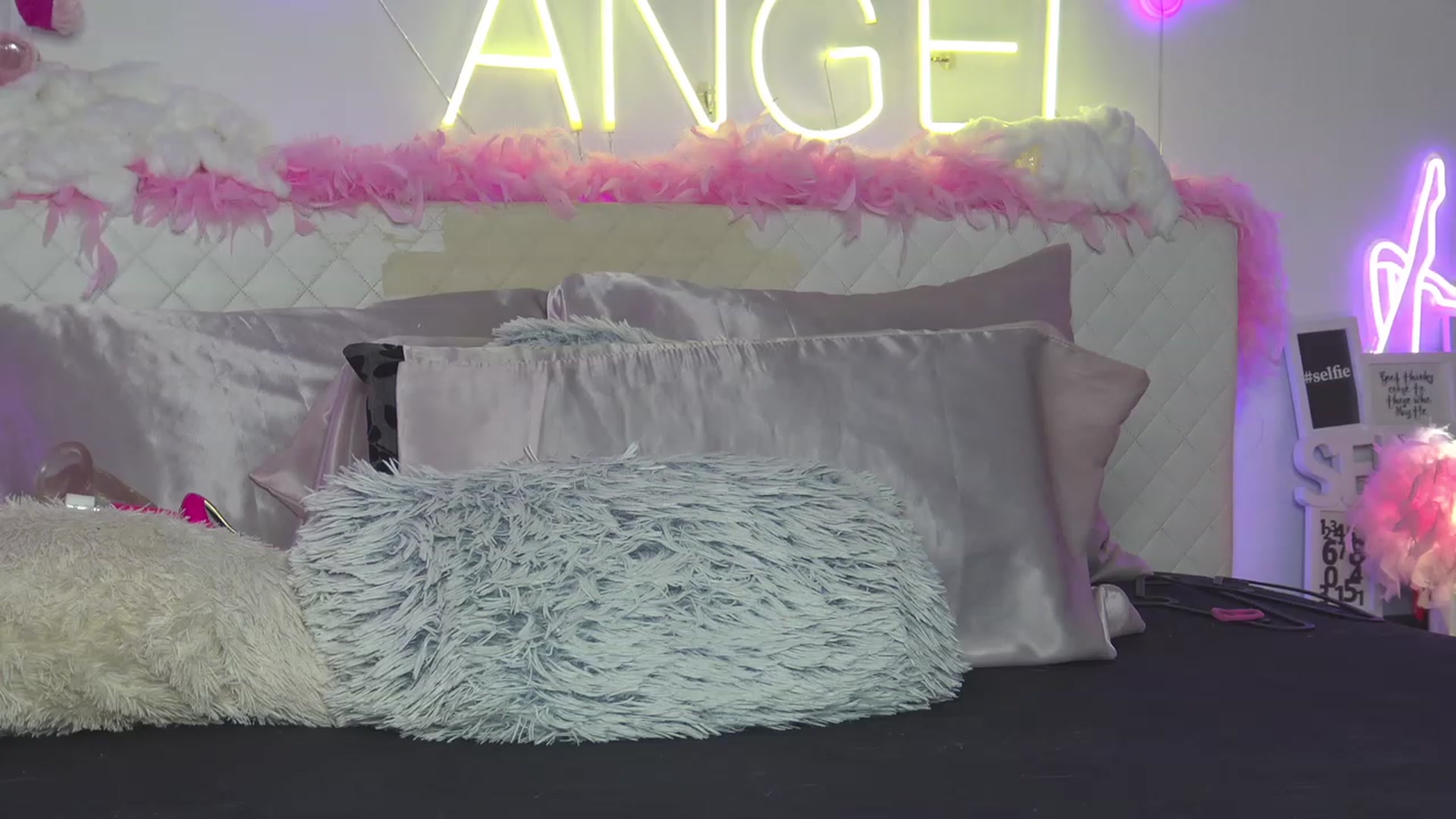Gallery image thumbnail from Ahri_Angel's myfreecams stream on, 07/03/2023, 19:46 image 19 of 20