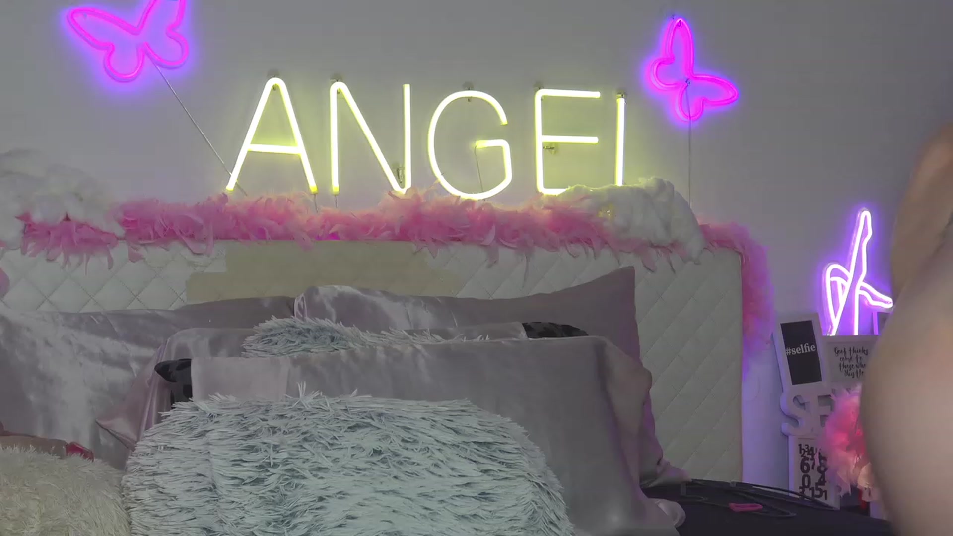 Gallery image thumbnail from Ahri_Angel's myfreecams stream on, 07/03/2023, 19:46 image 7 of 20