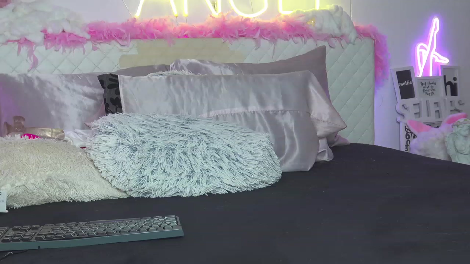 Gallery image thumbnail from Ahri_Angel's myfreecams stream on, 07/12/2023, 19:14 image 10 of 20