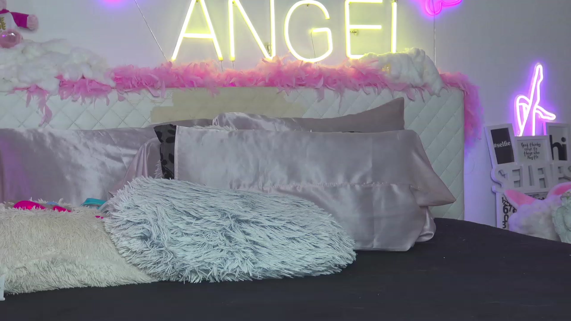 Gallery image thumbnail from Ahri_Angel's myfreecams stream on, 07/13/2023, 18:43 image 2 of 20
