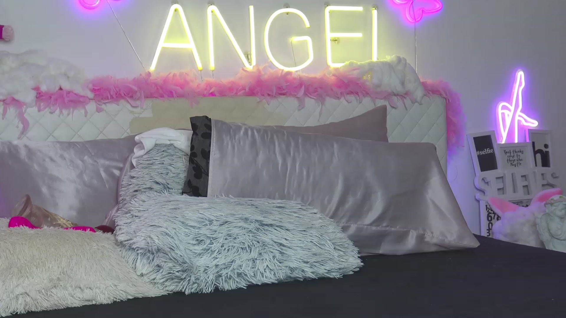 Gallery image thumbnail from Ahri_Angel's myfreecams stream on, 07/17/2023, 18:59 image 12 of 20