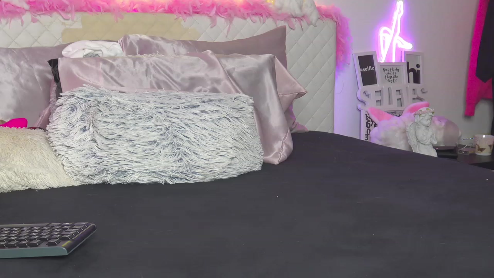 Gallery image thumbnail from Ahri_Angel's myfreecams stream on, 07/17/2023, 19:40 image 12 of 20