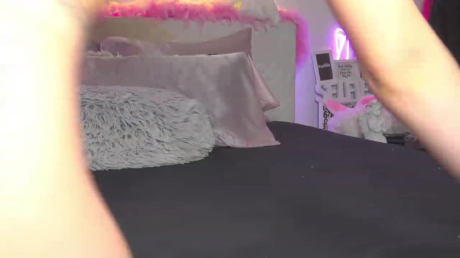 Gallery image thumbnail from Ahri_Angel's myfreecams stream on, 07/19/2023, 19:41 image 3 of 20