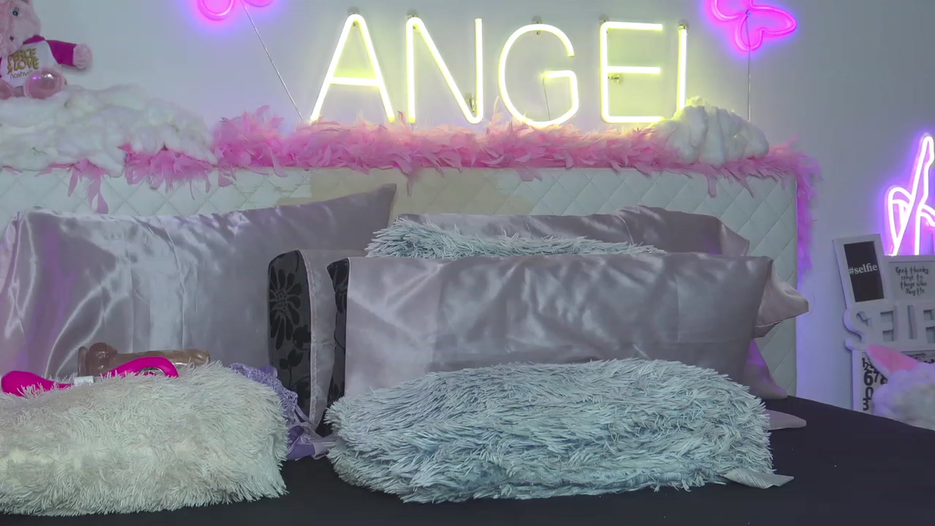 Gallery image thumbnail from Ahri_Angel's myfreecams stream on, 07/22/2023, 18:55 image 7 of 20