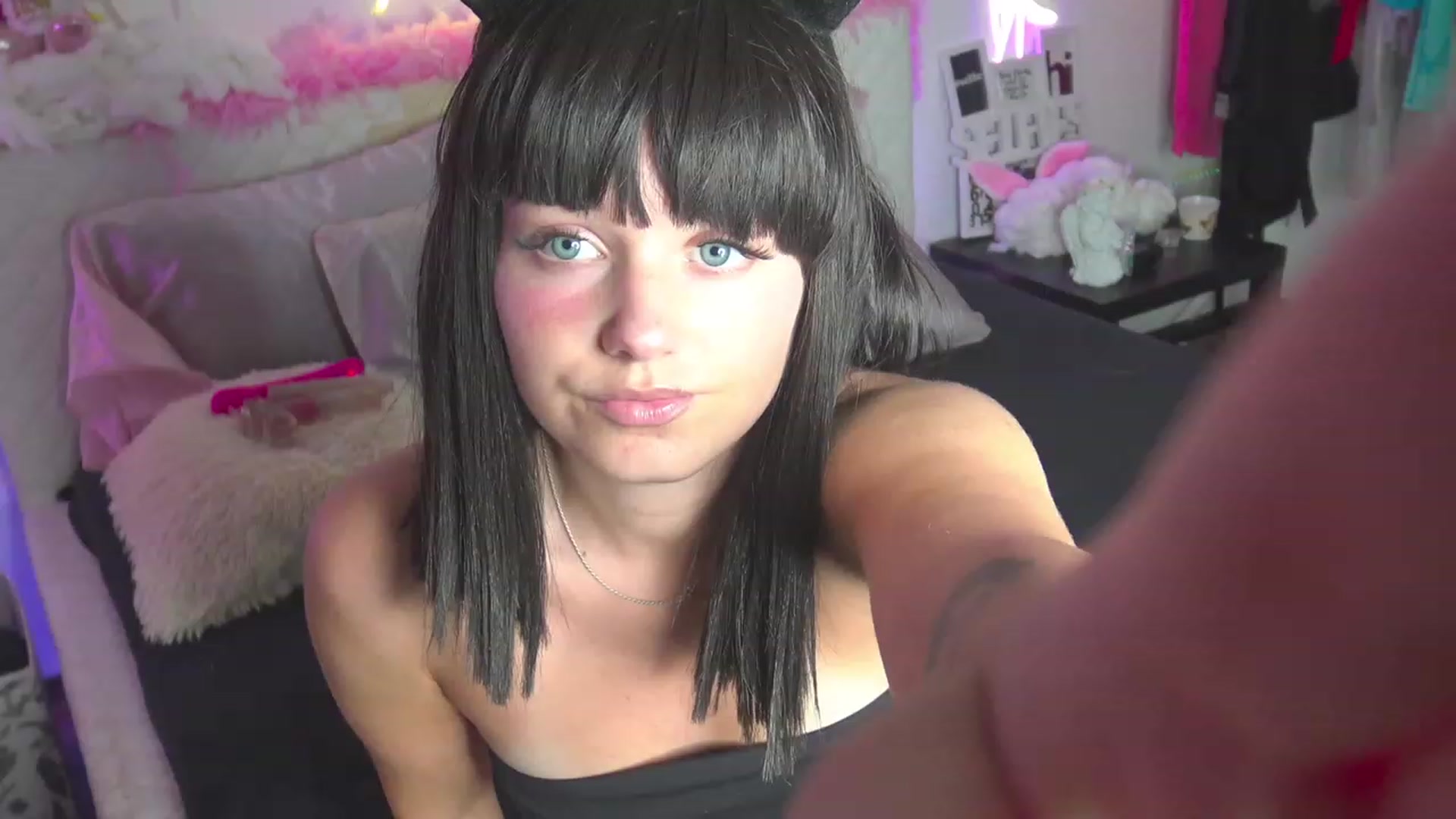 Gallery image thumbnail from Ahri_Angel's myfreecams stream on, 08/03/2023, 18:37 image 17 of 20