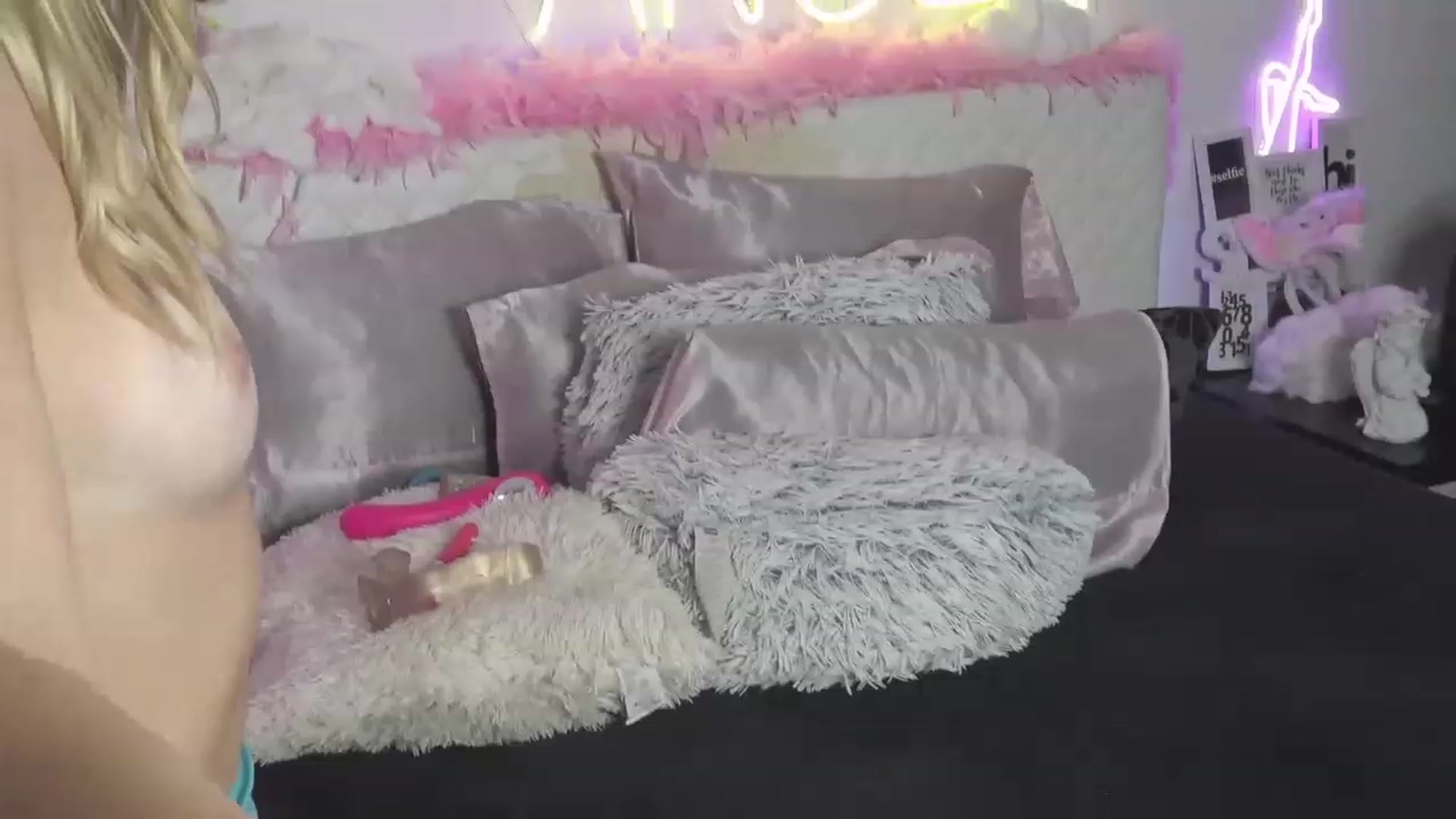 Gallery image thumbnail from Ahri_Angel's myfreecams stream on, 08/17/2023, 19:32 image 11 of 20