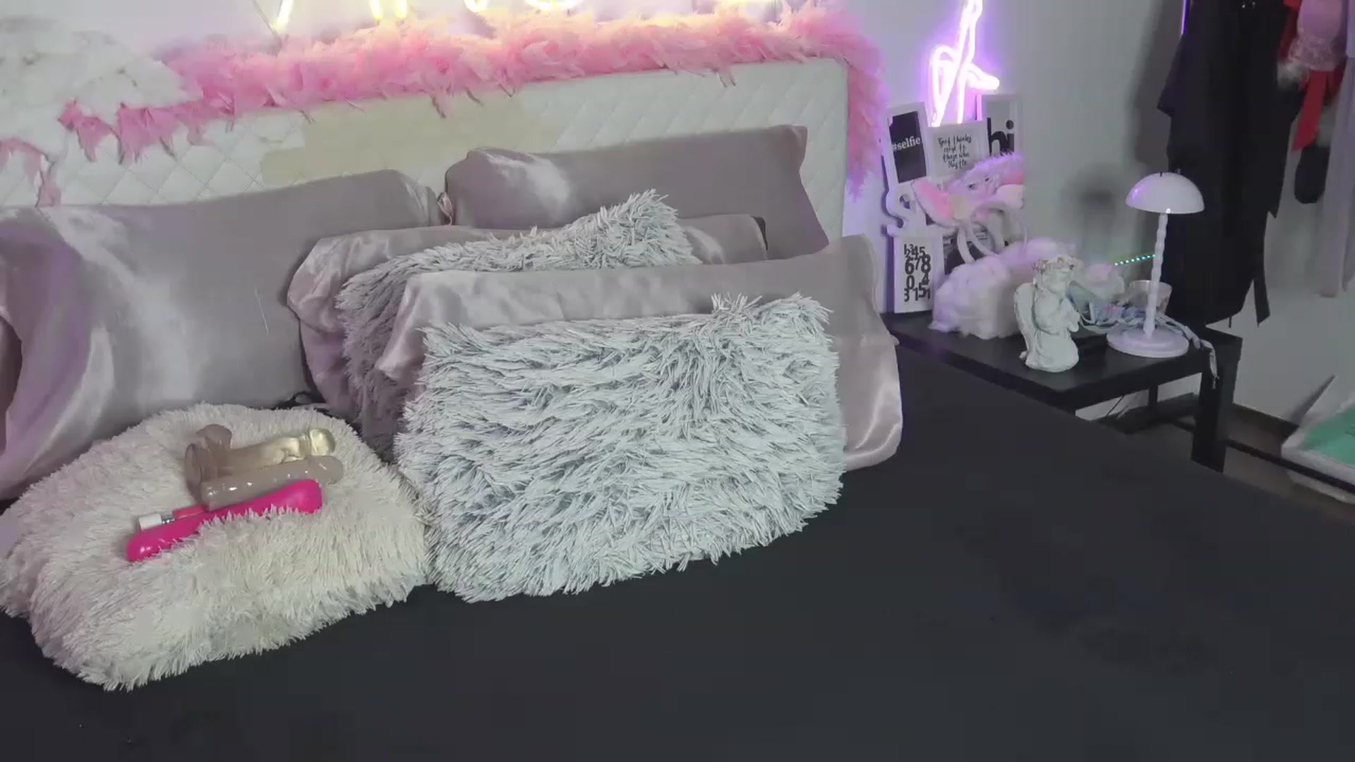 Gallery image thumbnail from Ahri_Angel's myfreecams stream on, 08/18/2023, 18:47 image 7 of 20