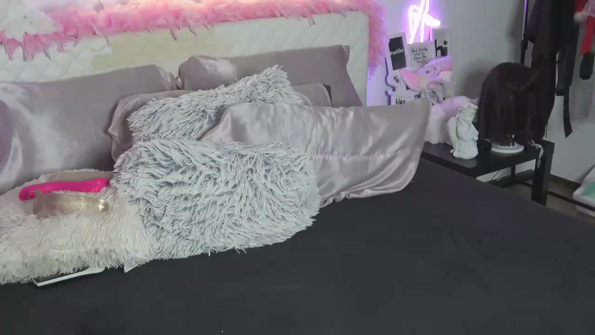 Gallery image thumbnail from Ahri_Angel's myfreecams stream on, 08/21/2023, 19:12 image 17 of 20